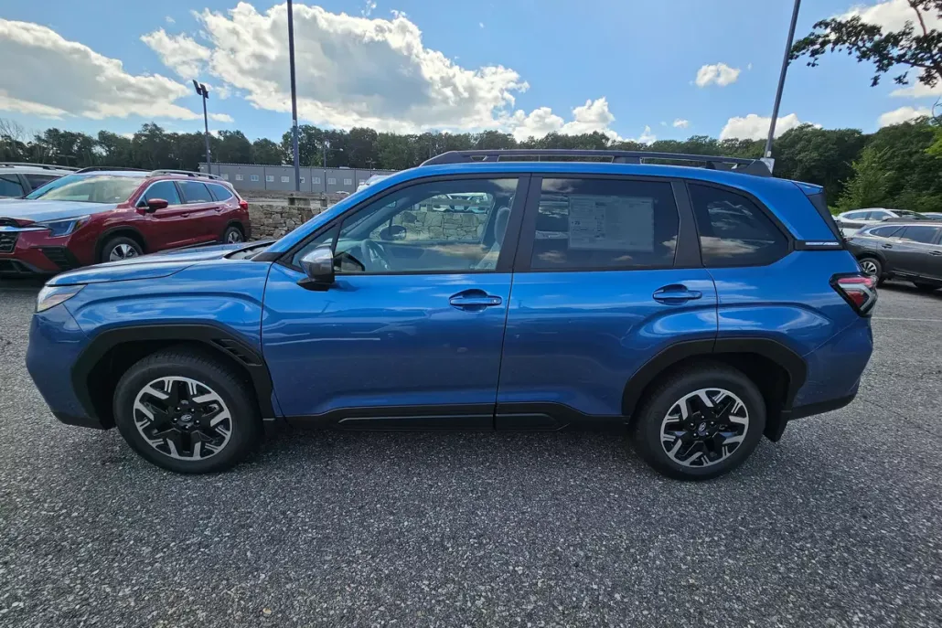 2025 Subaru Forester Premium photo 1