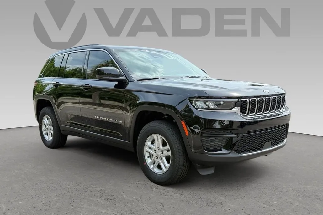 2025 Jeep Grand Cherokee Laredo photo 1