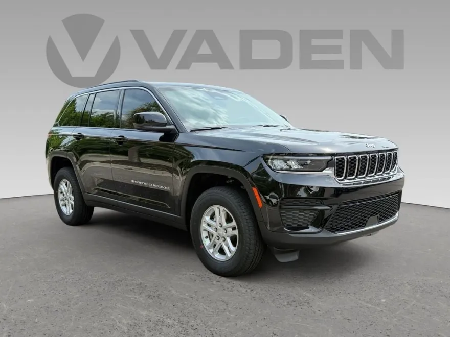 2025 Jeep Grand Cherokee Laredo photo 1