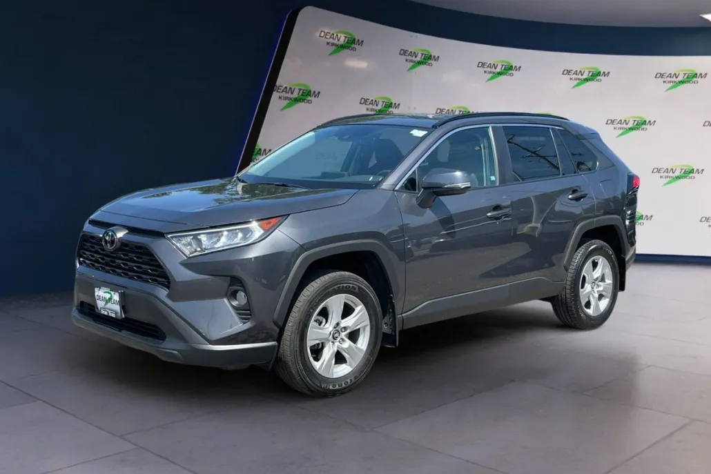 2020 Toyota RAV4 XLE photo 1