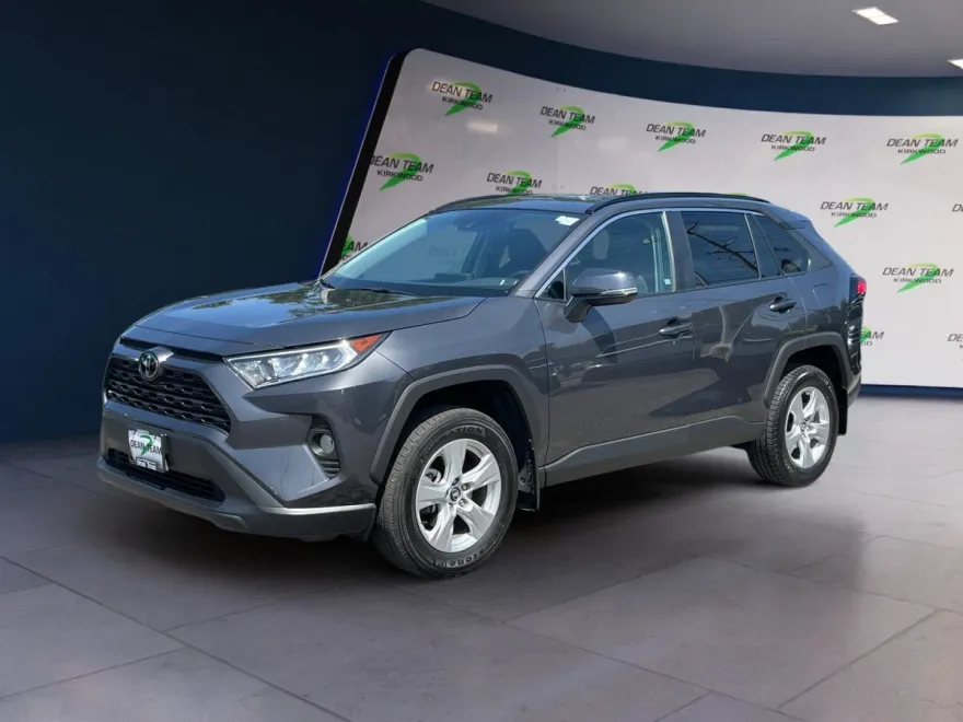 2020 Toyota RAV4 XLE photo 1