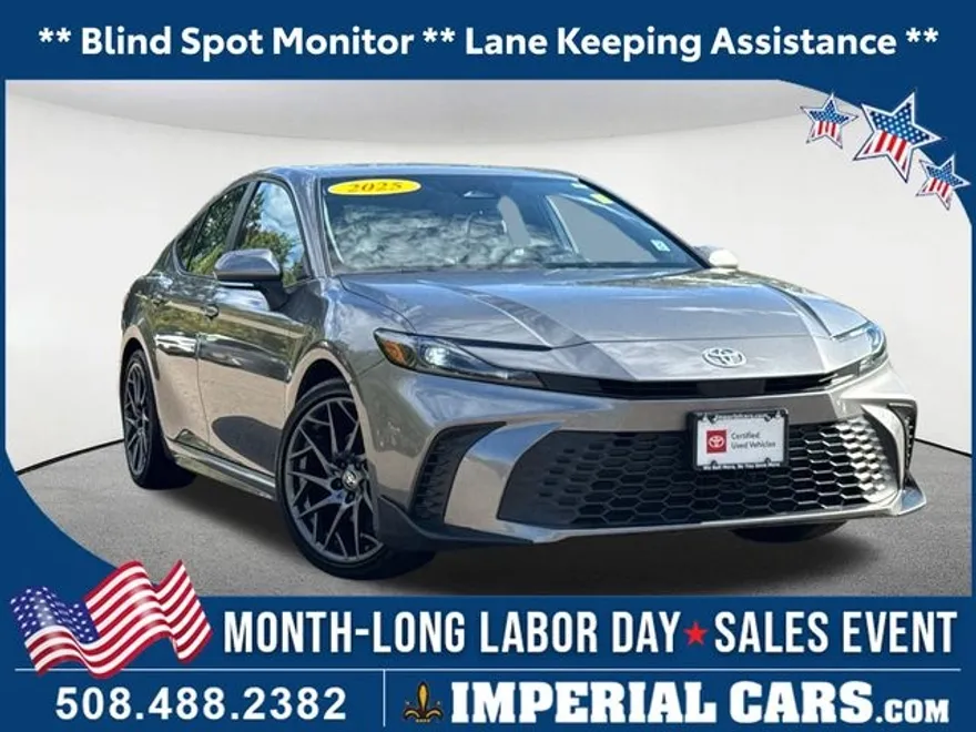 2025 Toyota Camry SE photo 1