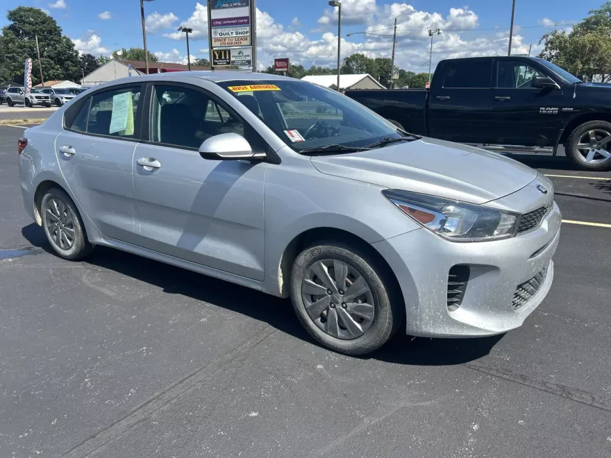 2019 Kia Rio S photo 1