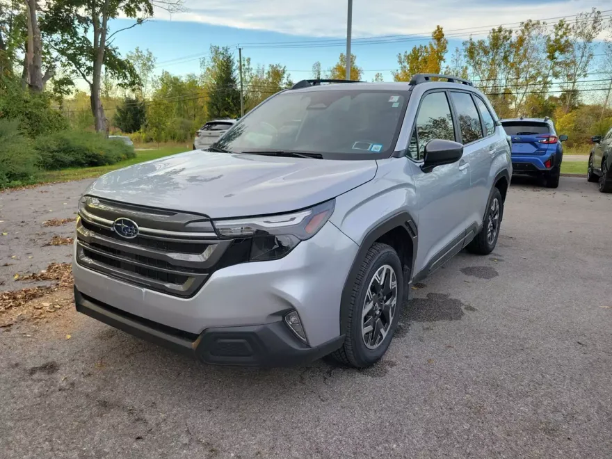 2025 Subaru Forester Premium photo 1