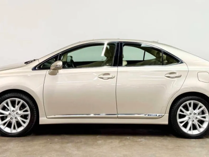 2011 Lexus HS 250h photo 1