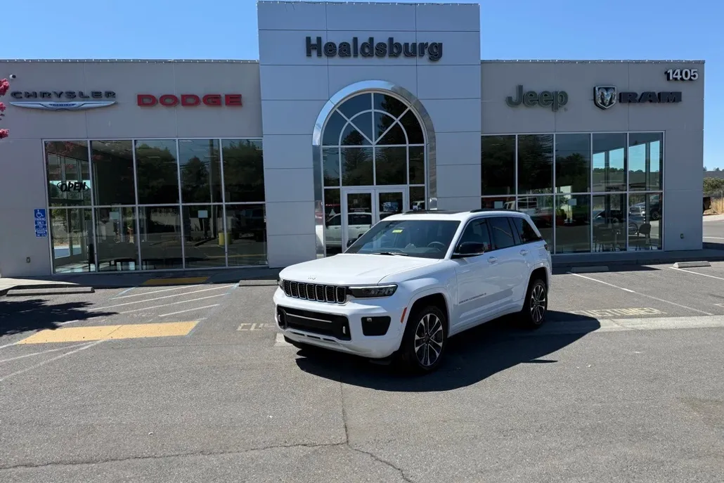 2025 Jeep Grand Cherokee Overland photo 1