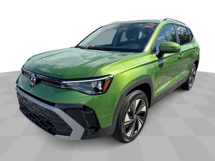 2025 Volkswagen Taos SE photo 1