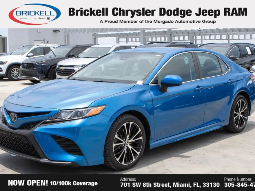 2020 Toyota Camry SE photo 1
