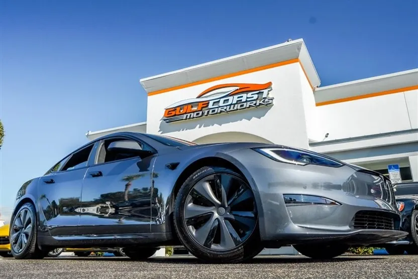 2022 Tesla Model S photo 1