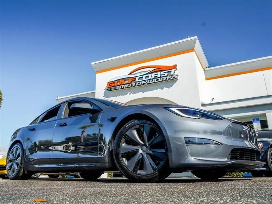 2022 Tesla Model S photo 1