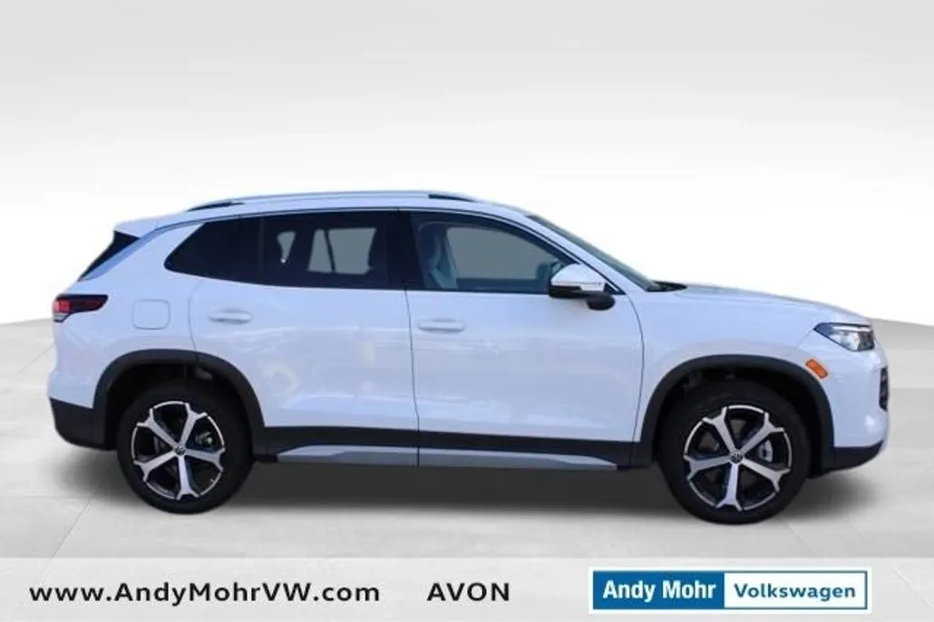 2025 Volkswagen Tiguan SE photo 1