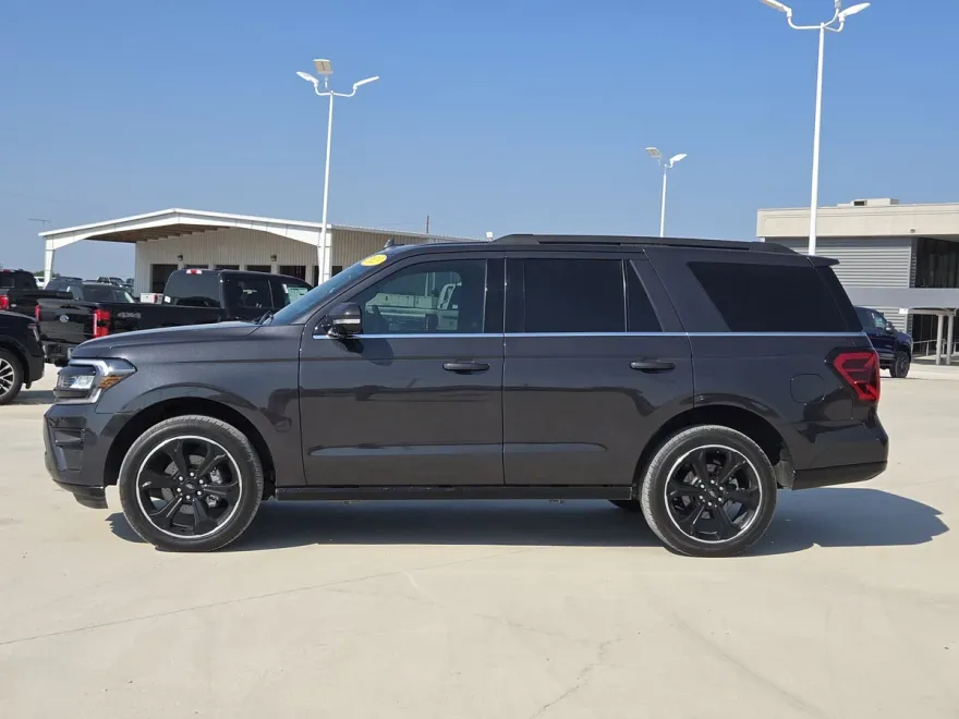 2023 Ford Expedition Limited photo 1
