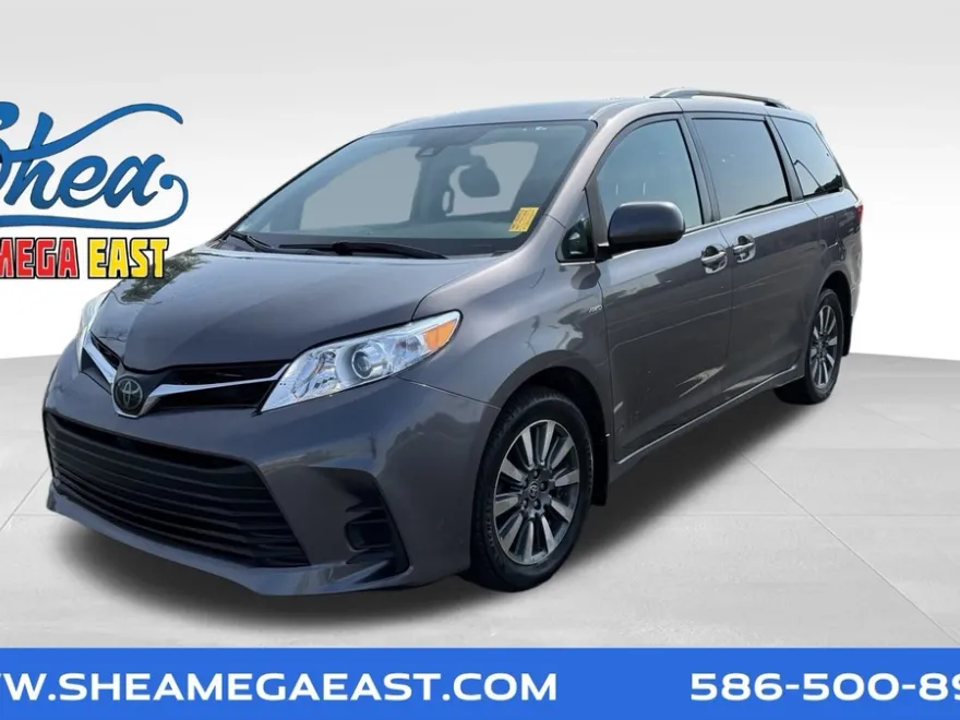 2020 Toyota Sienna LE photo 1