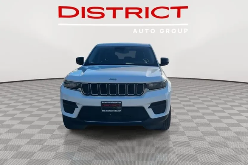 2024 Jeep Grand Cherokee Laredo photo 1