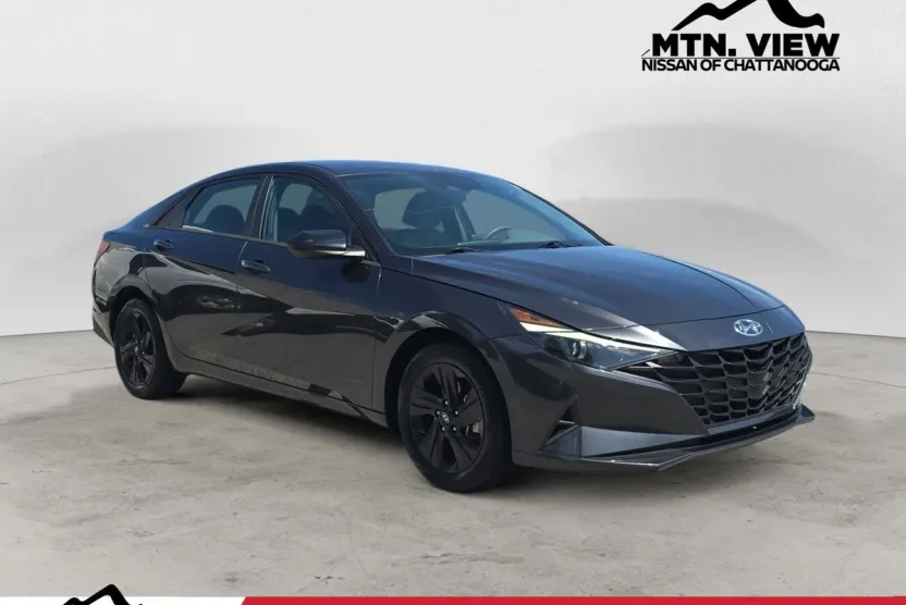 2022 Hyundai Elantra SEL photo 1