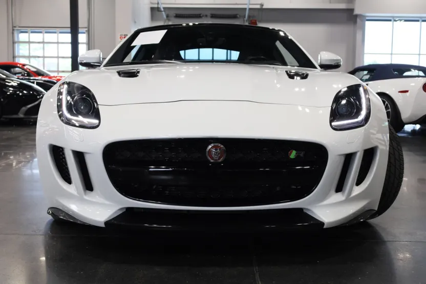2016 Jaguar F-TYPE R photo 1