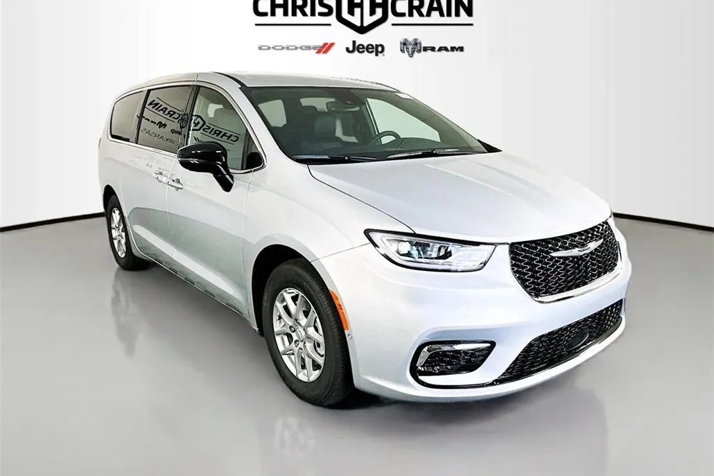 2026 Chrysler Pacifica photo 1
