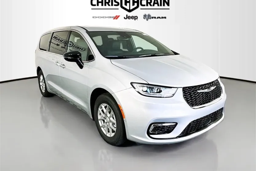 2026 Chrysler Pacifica photo 1