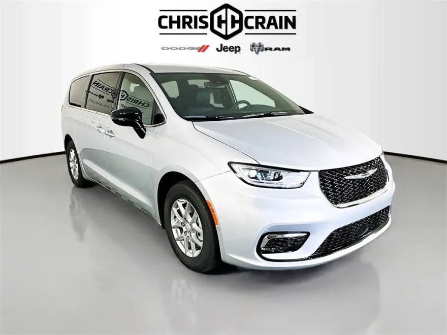 2026 Chrysler Pacifica photo 1
