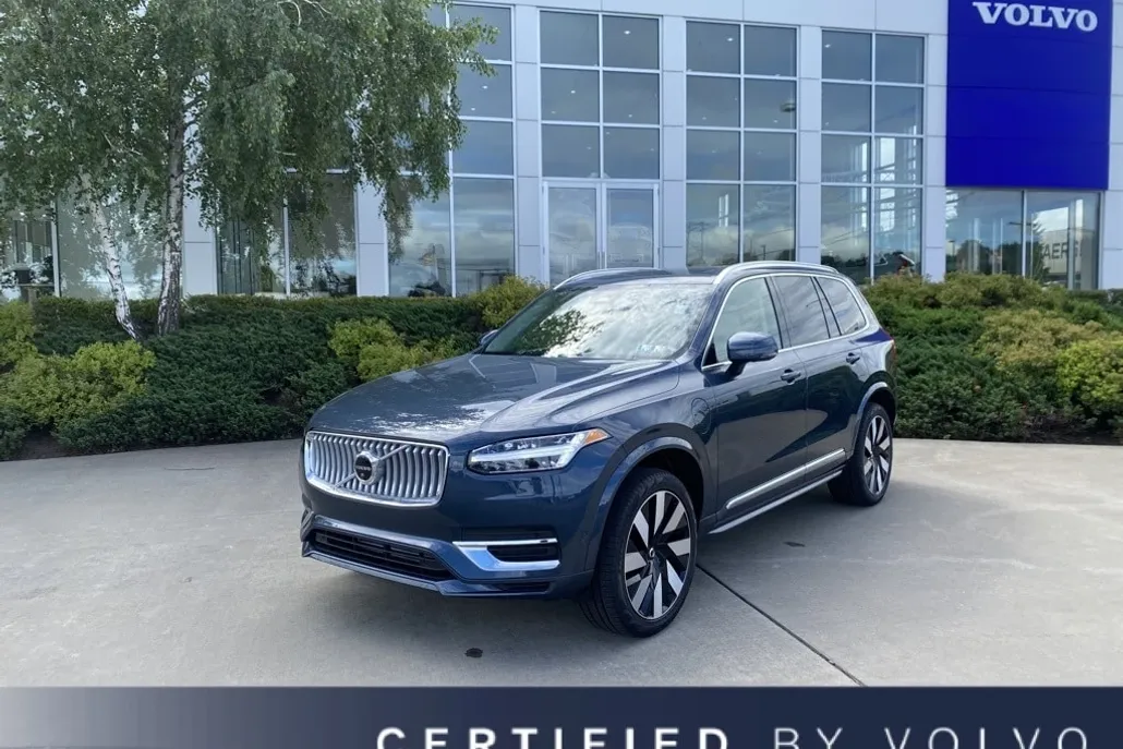2025 Volvo XC90 T8 Plus photo 1