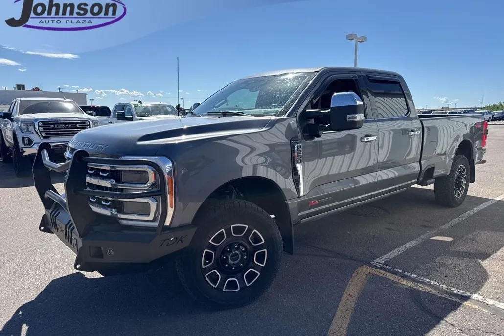 2023 Ford F-250 Platinum photo 1