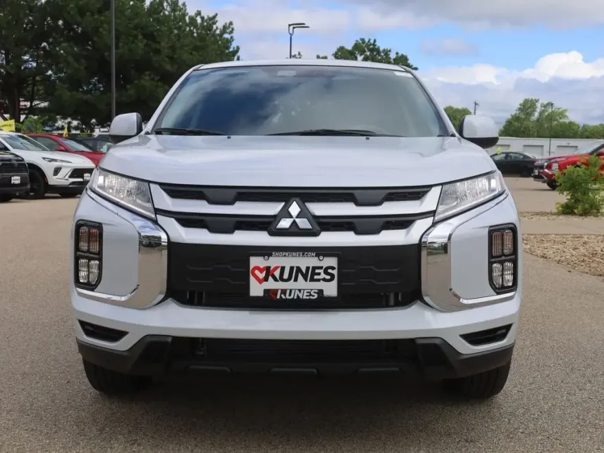 2025 Mitsubishi Outlander Sport ES photo 1