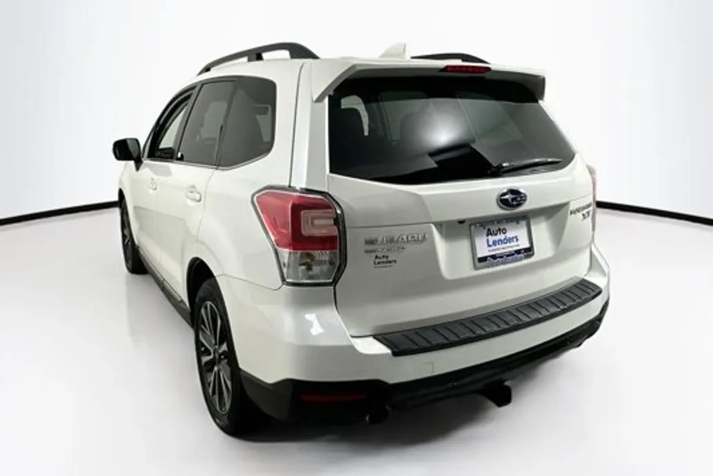 2018 Subaru Forester Touring photo 1