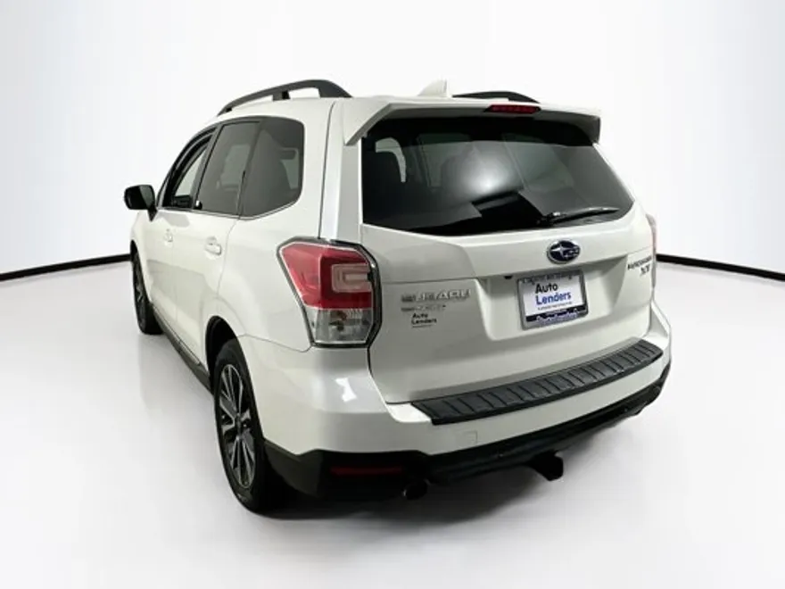 2018 Subaru Forester Touring photo 1
