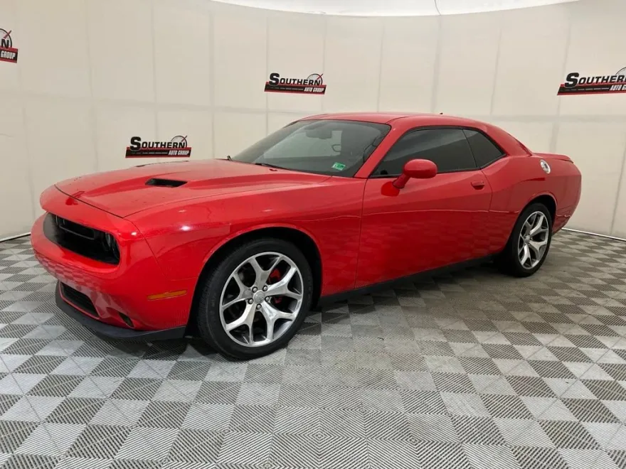 2015 Dodge Challenger SXT Plus photo 1