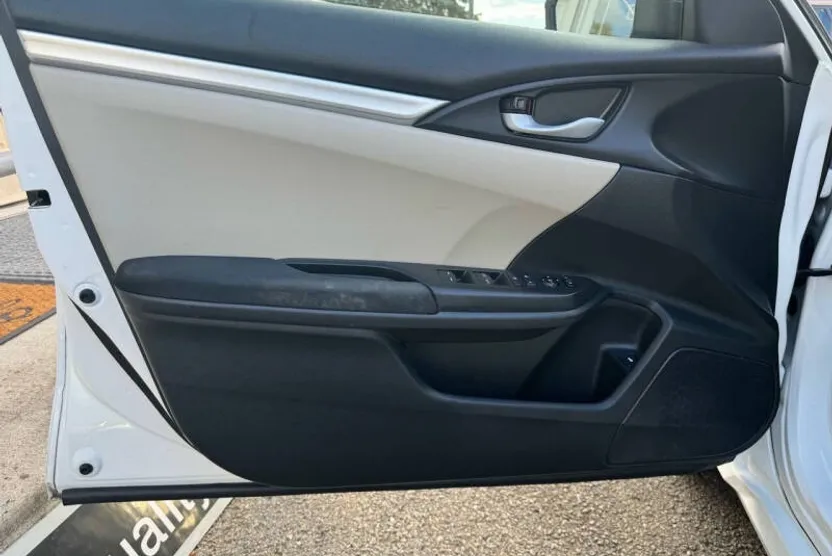 2018 Honda Civic LX photo 1