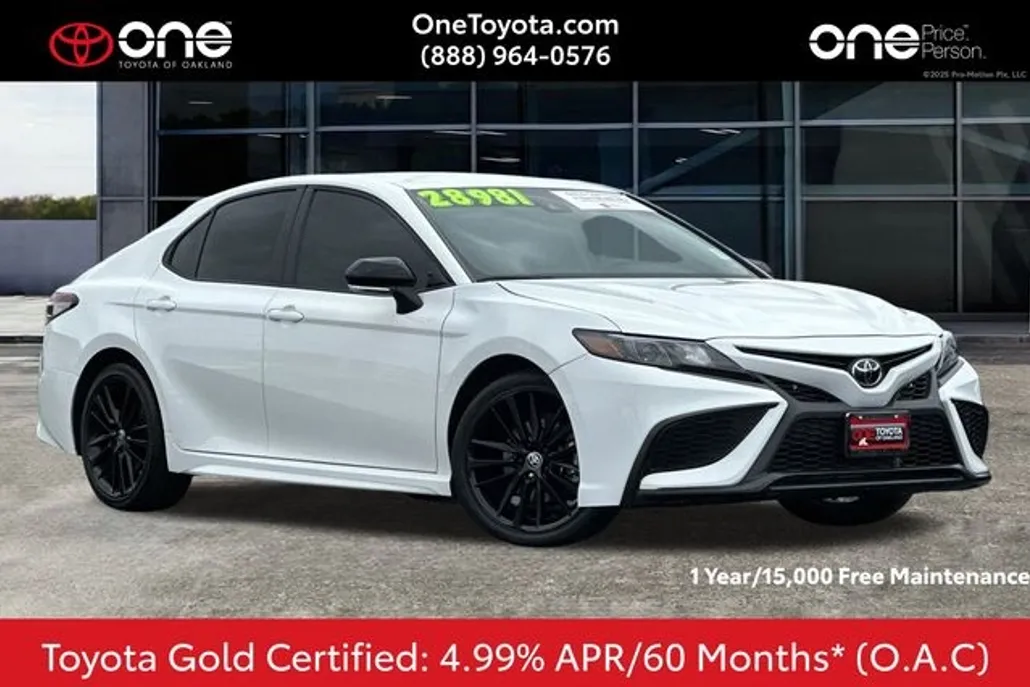 2024 Toyota Camry SE photo 1