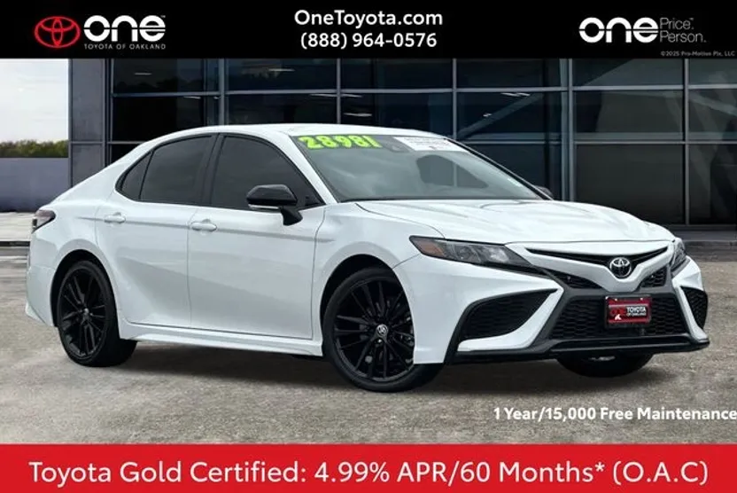 2024 Toyota Camry SE photo 1