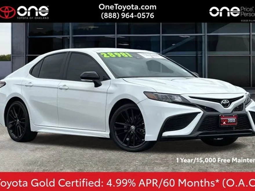 2024 Toyota Camry SE photo 1
