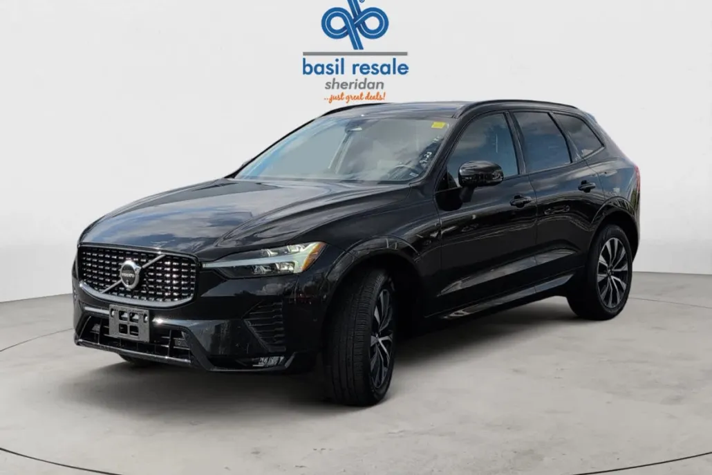 2025 Volvo XC60 Plus B5 photo 1