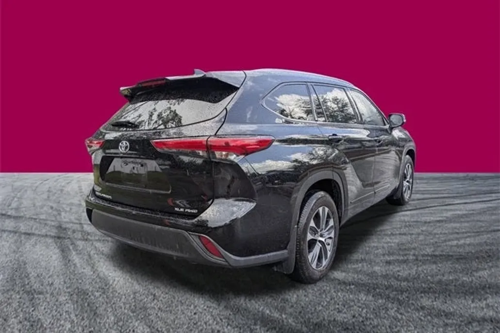 2020 Toyota Highlander XLE photo 1