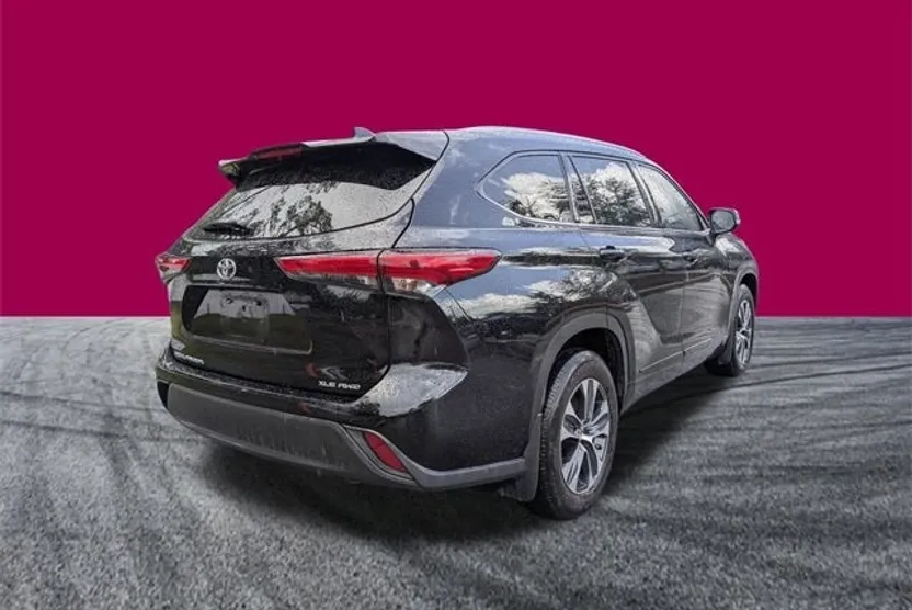 2020 Toyota Highlander XLE photo 1