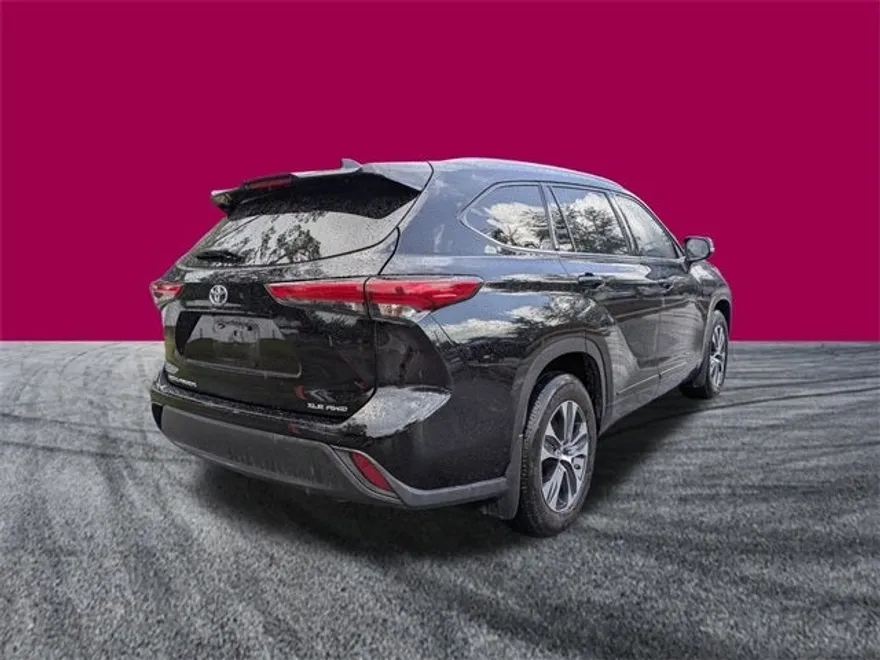 2020 Toyota Highlander XLE photo 1