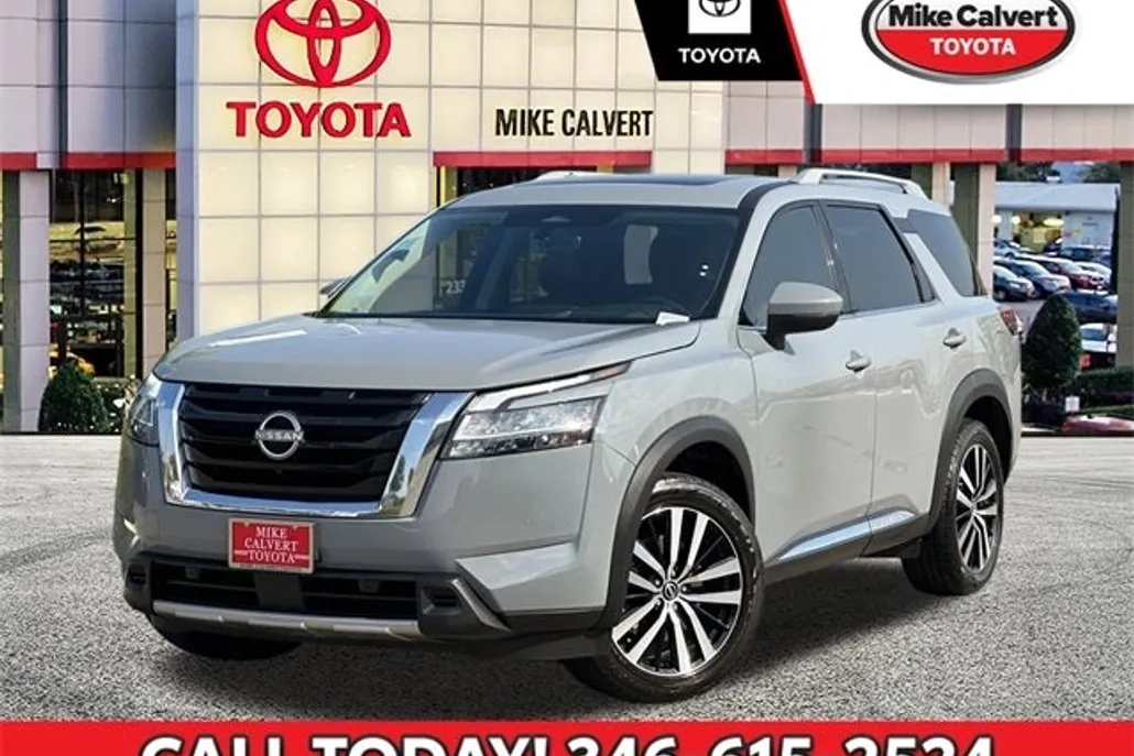 2023 Nissan Pathfinder Platinum photo 1