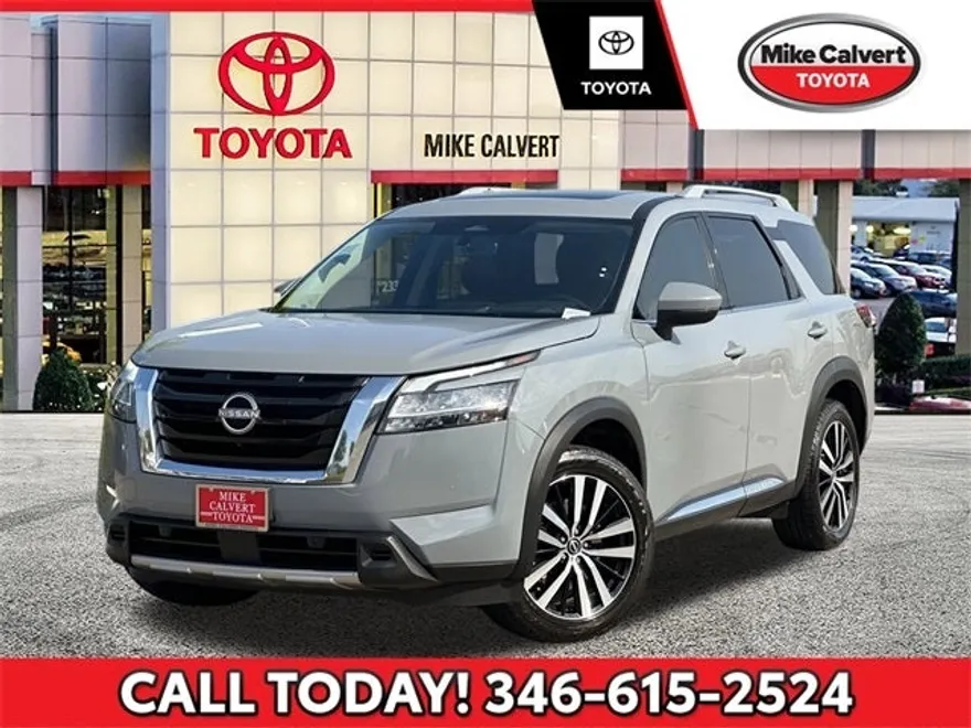 2023 Nissan Pathfinder Platinum photo 1