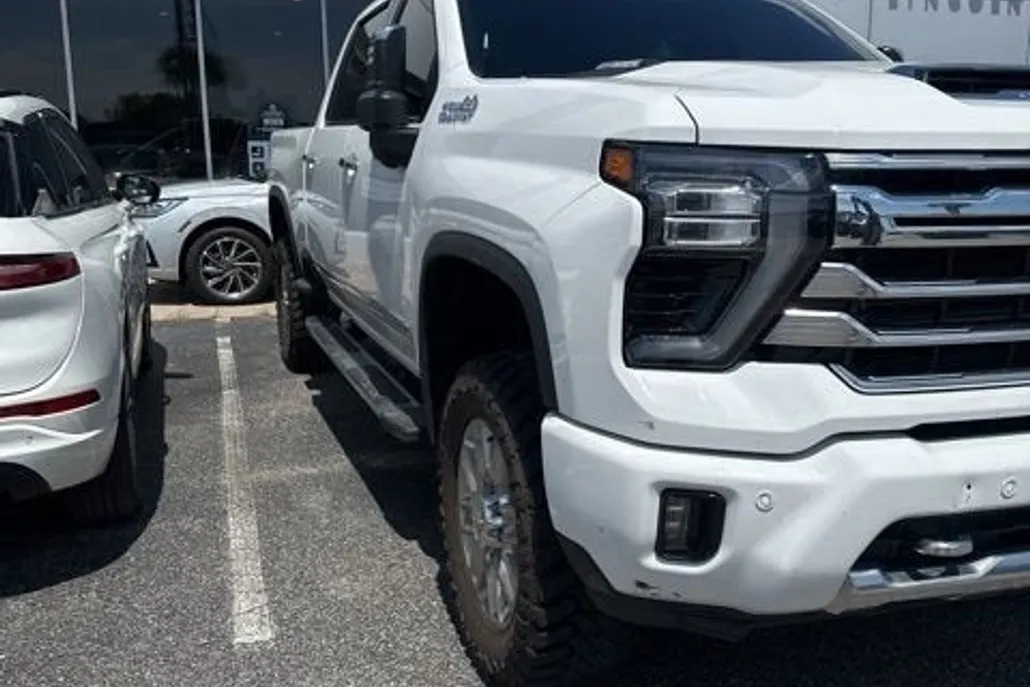 2025 Chevrolet Silverado 2500HD High Country photo 1