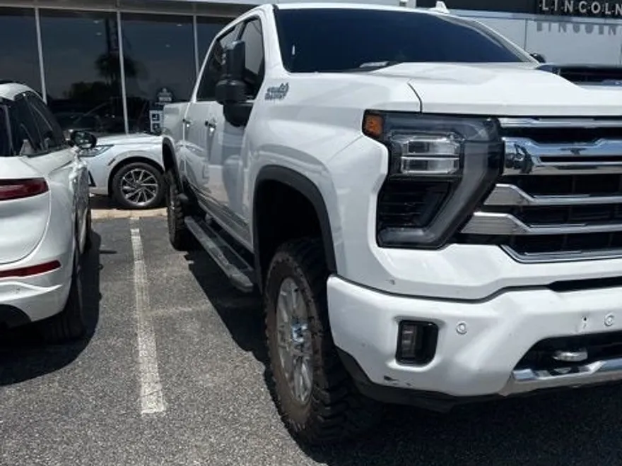 2025 Chevrolet Silverado 2500HD High Country photo 1