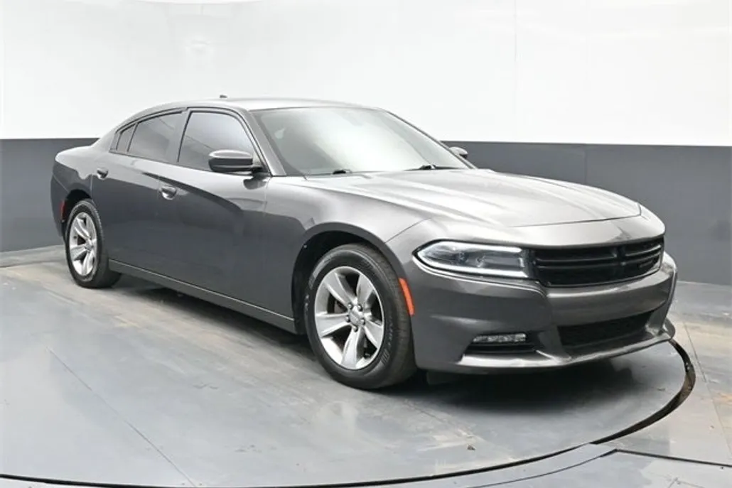 2015 Dodge Charger SXT photo 1