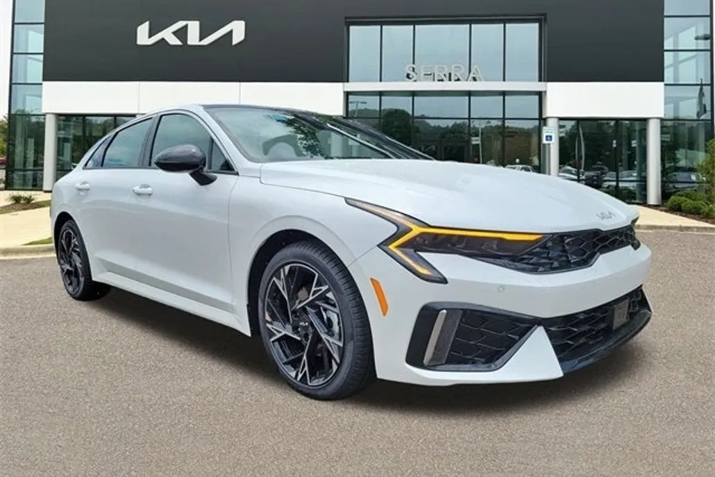 2025 Kia K5 GT-Line photo 1