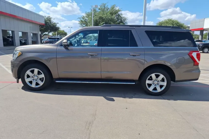2019 Ford Expedition MAX XLT photo 1