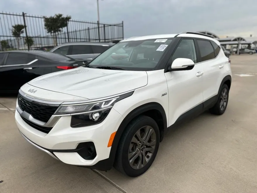 2022 Kia Seltos S photo 1