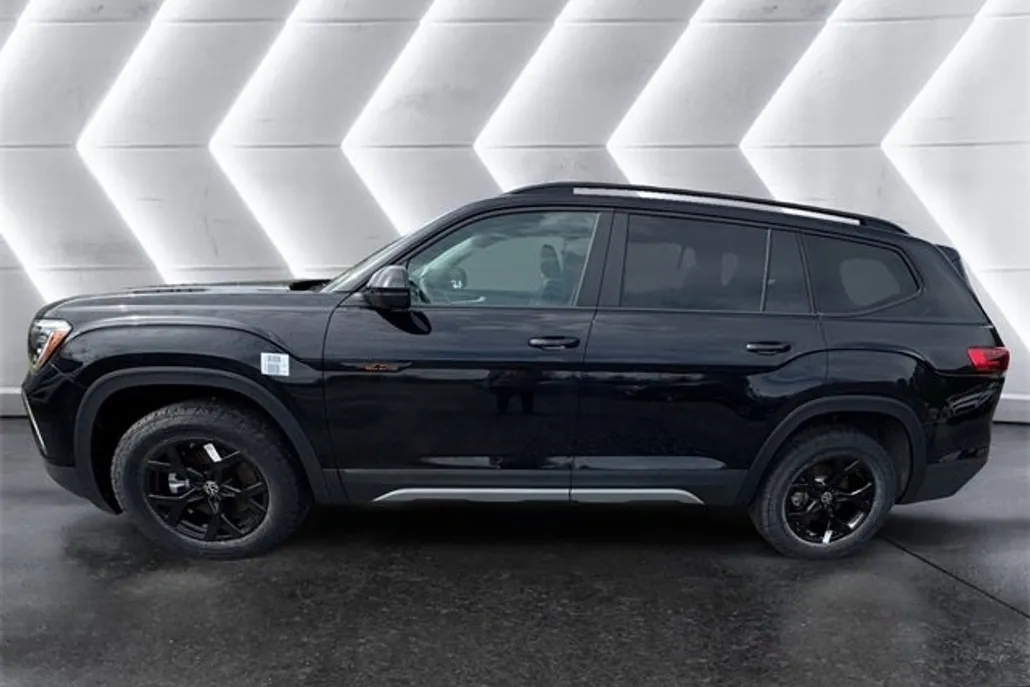 2025 Volkswagen Atlas Peak Edition SE photo 1