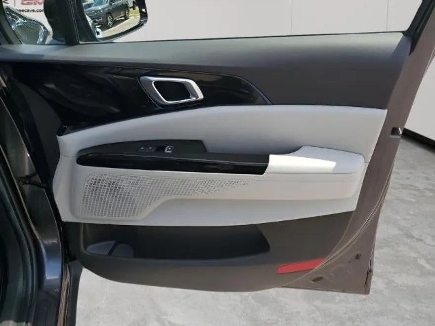 2022 Kia Carnival SX photo 1