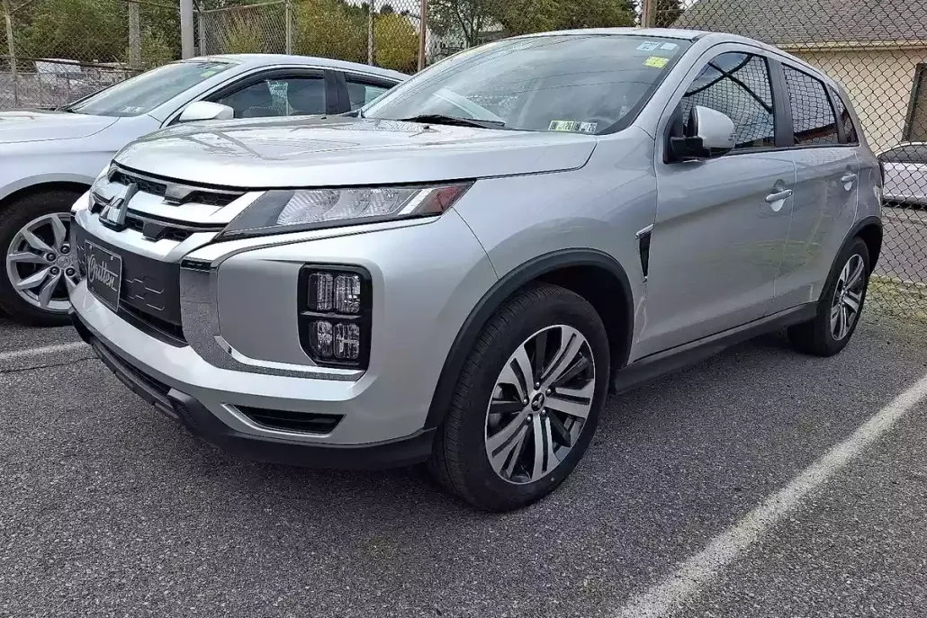 2024 Mitsubishi Outlander Sport SE photo 1