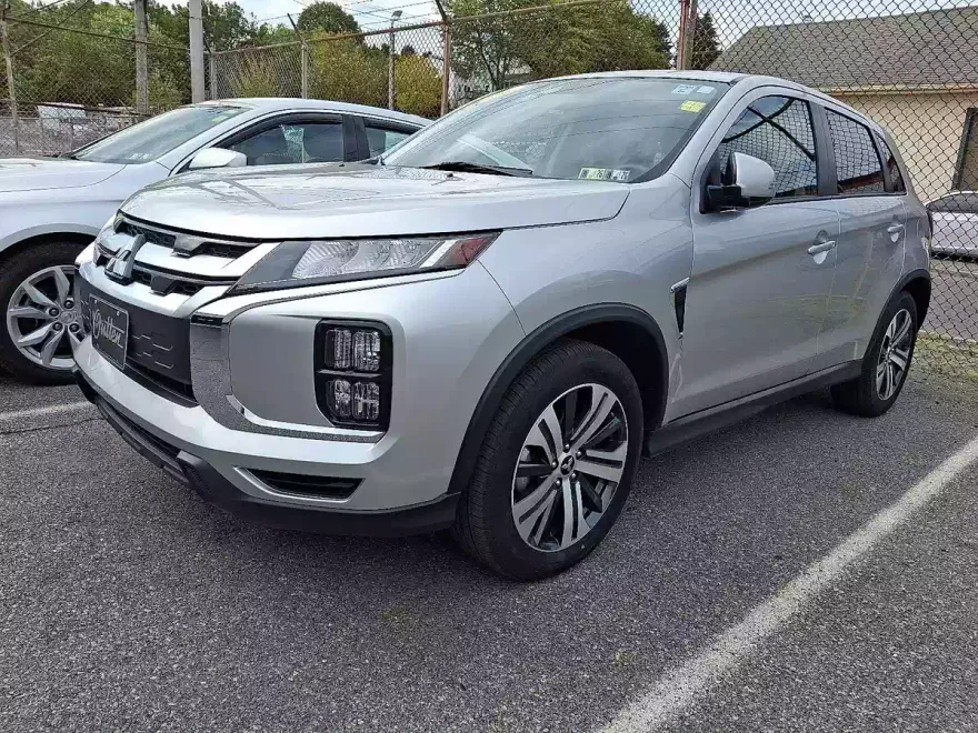 2024 Mitsubishi Outlander Sport SE photo 1
