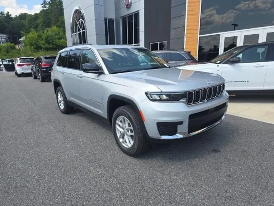 2025 Jeep Grand Cherokee Laredo photo 1